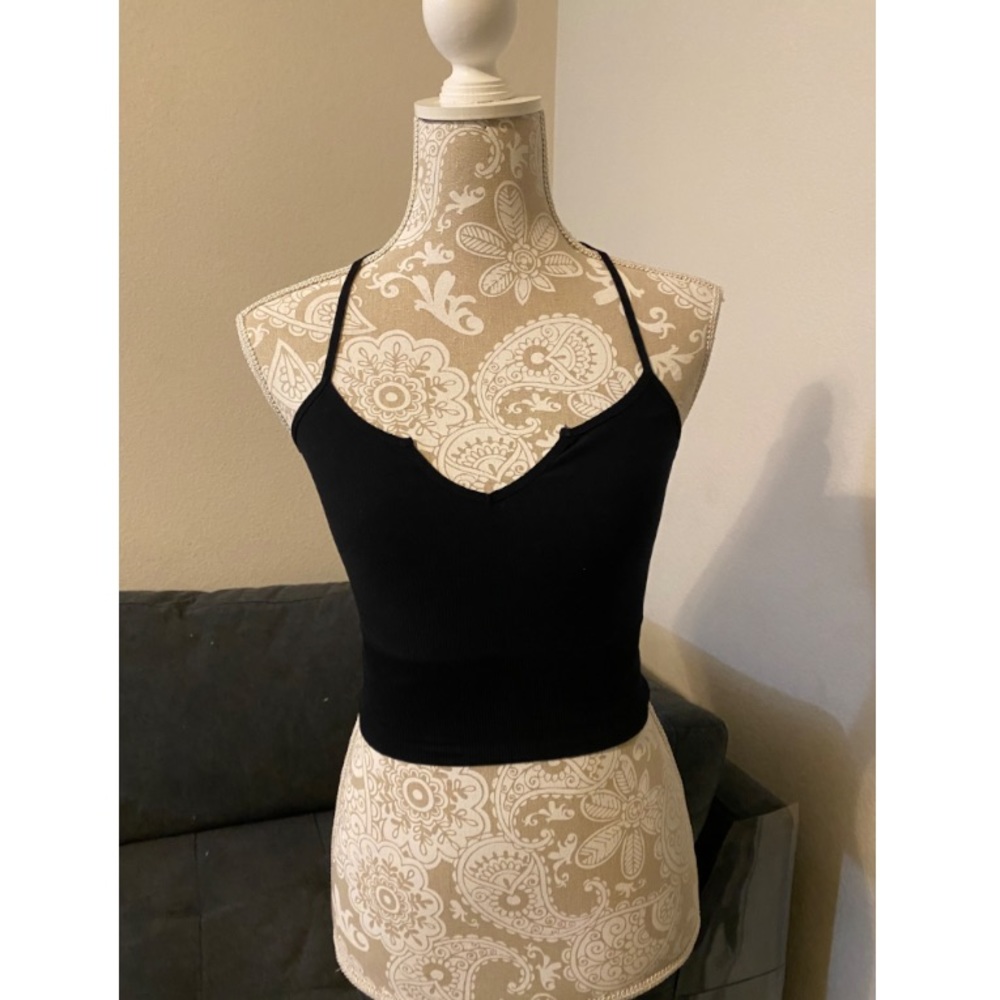 Black fitted crop top